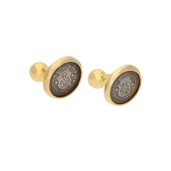 Mancuernillas diseño especial firma Tane con aplicaciones de plata en oro amarillo 18 kilates.