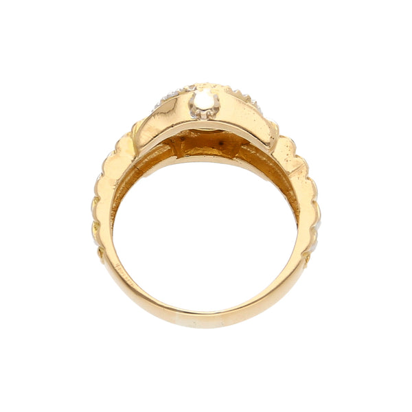 Anillo estilizado con diamante en oro amarillo 18 kilates.