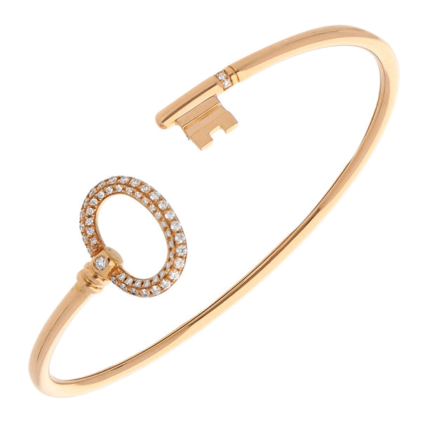 Pulsera ovalada abierta motivo llave con diamantes firma Tiffany & Co en oro rosa 18 kilates.