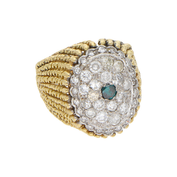 Anillo estilizado con diamantes en oro amarillo 18 kilates.