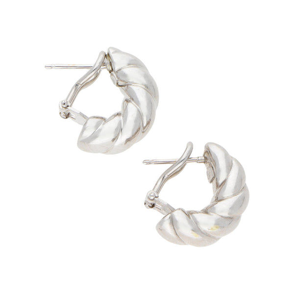 Aretes acanalados en oro blanco 14 kilates.