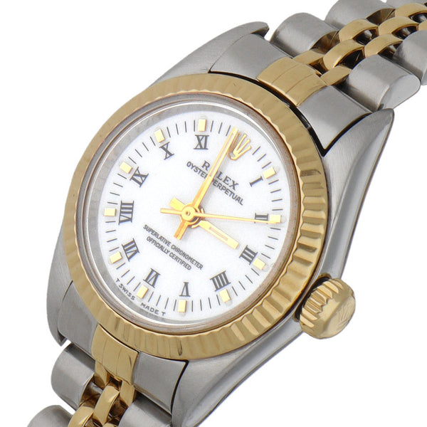 Reloj Rolex para dama modelo Oyster Perpetual vistas en oro amarillo 18 kilates.