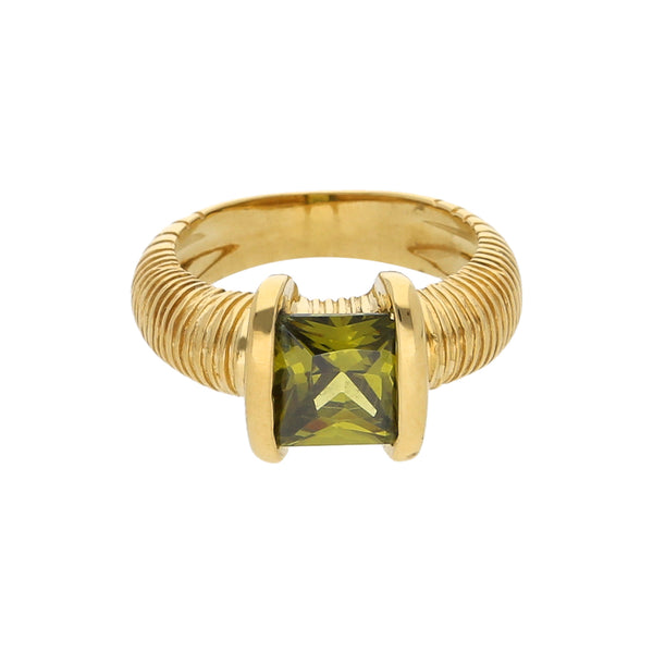 Anillo acanalado con olivino en oro amarillo 18 kilates.