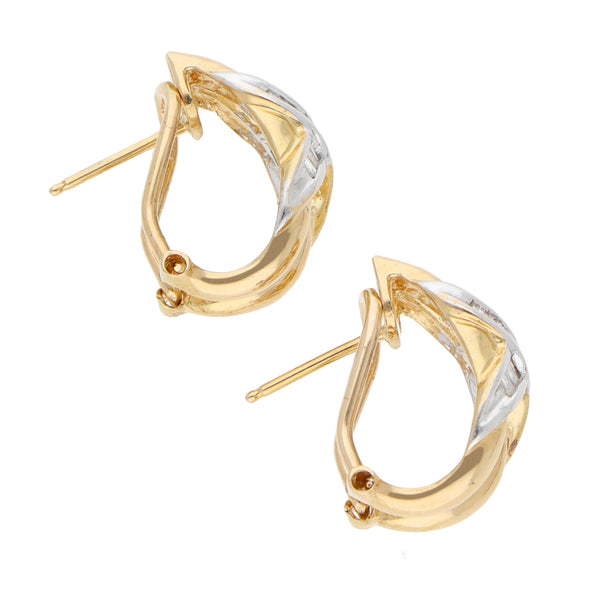 Aretes calados con diamantes en oro amarillo 18 kilates.