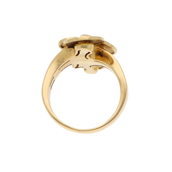 Anillo diseño especial con aplicaciones movibles firma Bvlgari en oro amarillo 18 kilates.