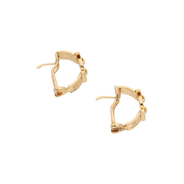 Aretes calados en oro amarillo 14 kilates.