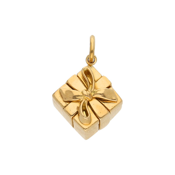 Dije diseño especial motivo regalo firma Tiffany & Co. en oro amarillo 18 kilates.