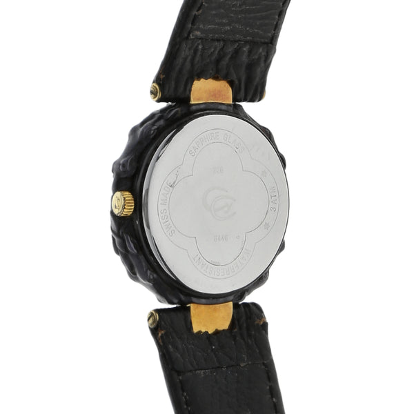 Reloj Carrera y Carrera para dama caja en titanio vistas oro amarillo 18 kilates.