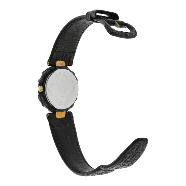 Reloj Carrera y Carrera para dama caja en titanio vistas oro amarillo 18 kilates.