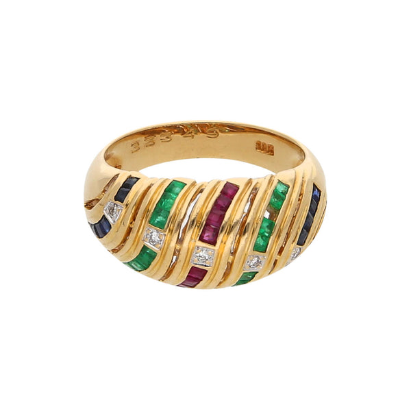 Anillo calado con diamantes, esmeraladas, rubíes y zafiros en oro amarillo 18 kilates.