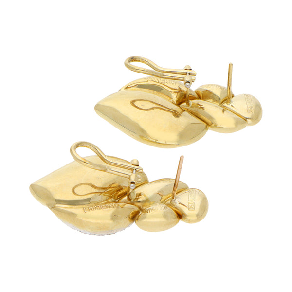 Aretes huecos con diamantes en oro amarillo 18 kilates.