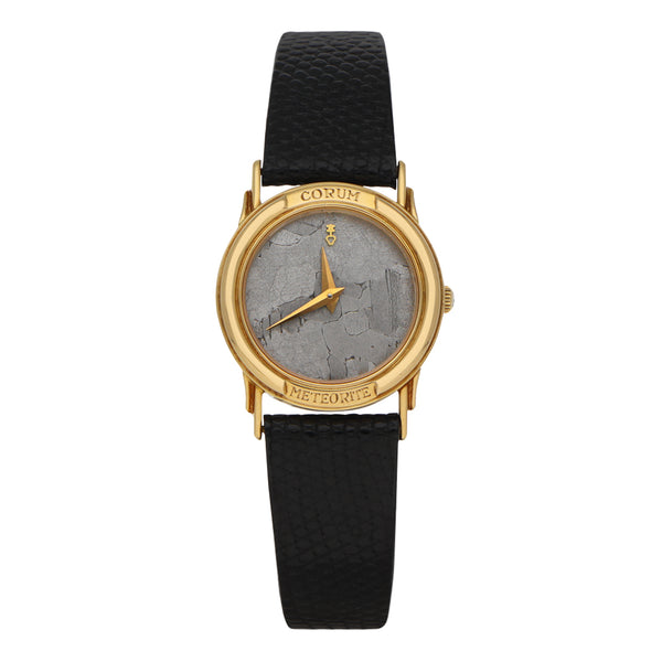 Reloj Corum para dama modelo Meteorite caja en oro amarillo 18 kilates.