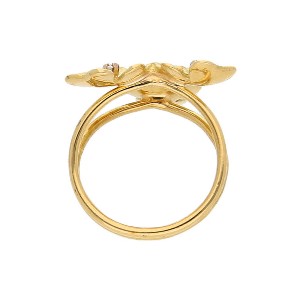 Anillo estilizado motivo floral con diamantes en oro amarillo 18 kilates.