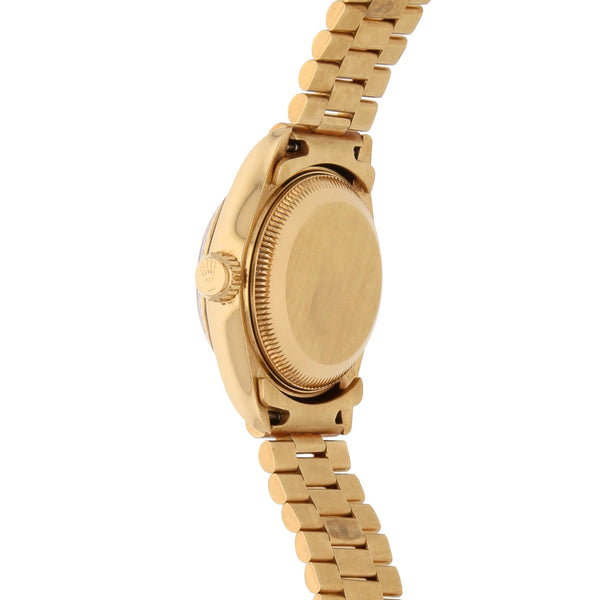 Reloj Rolex para dama modelo Oyster Perpetual DateJust en oro amarillo 18 kilates.