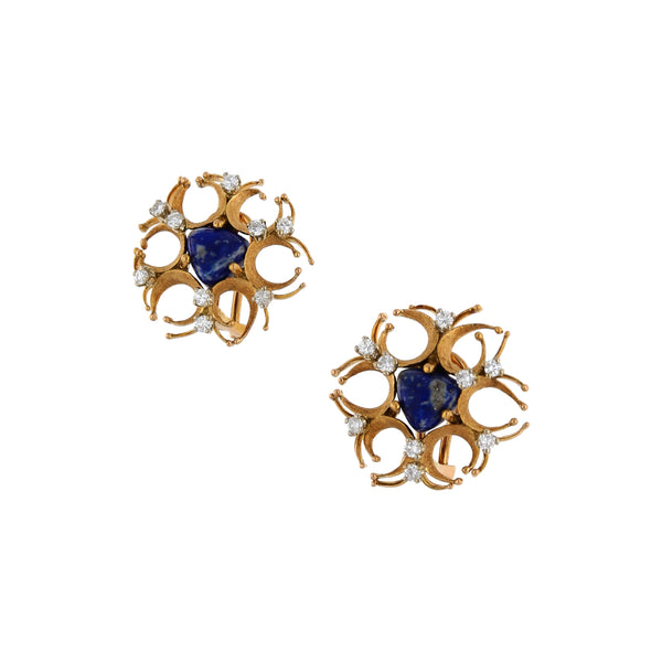 Aretes estilizados con diamantes y lapislazuli en oro amarillo 18 kilates.