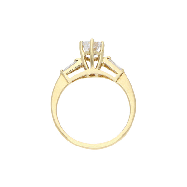 Anillo calado con circonias en oro amarillo 14 kilates.