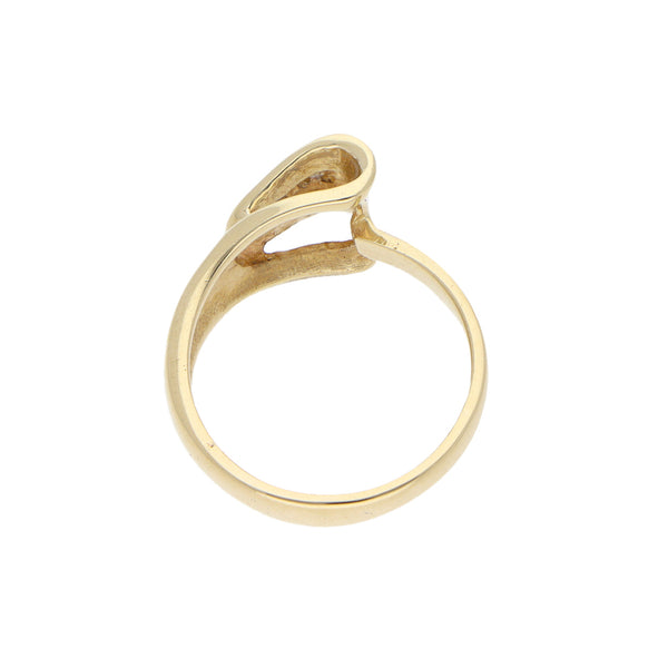 Anillo diseño especial con circonias en oro amarillo 14 kilates.