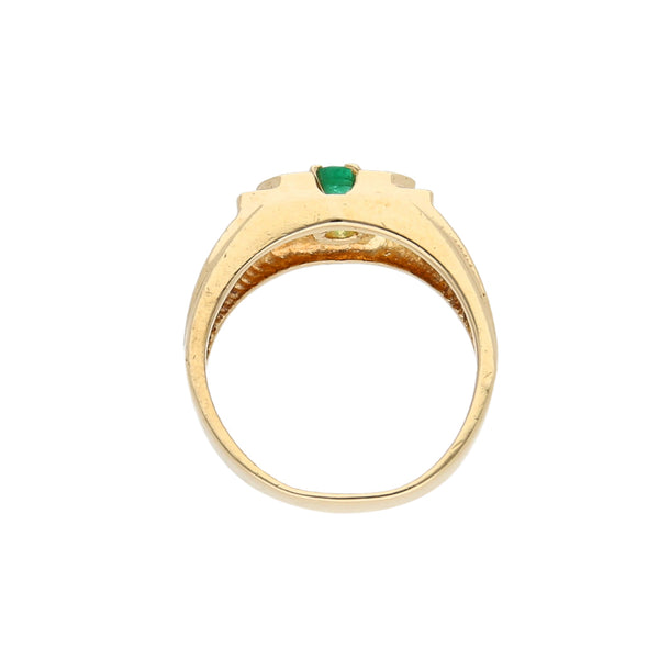 Anillo estilizado con esmeralda en oro amarillo 14 kilates.