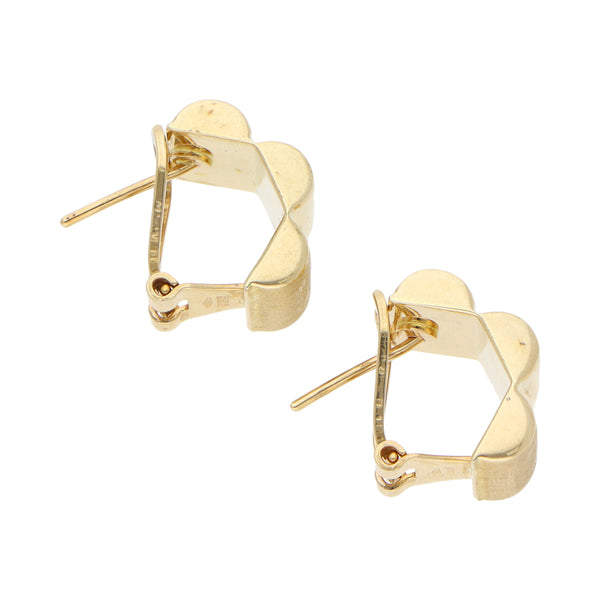 Aretes huecos acanalados en oro amarillo 14 kilates.