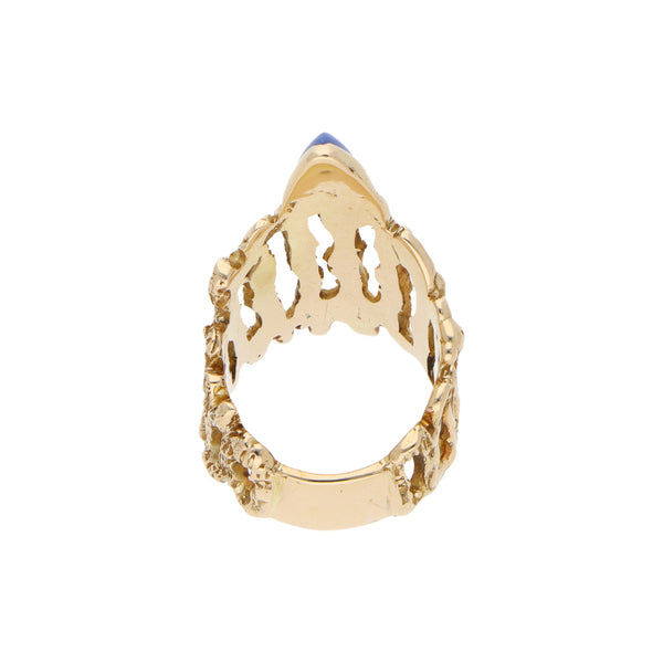 Anillo barroco con zafiro en oro amarillo 14 kilates.