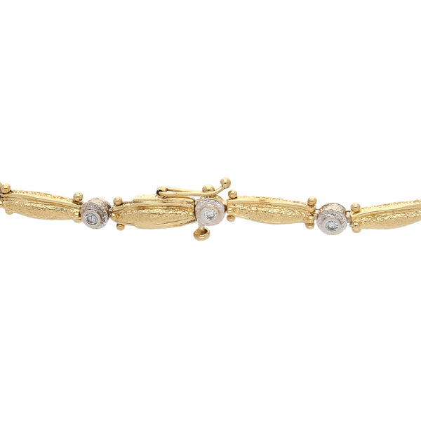 Pulsera eslabón combinado con diamantes en oro dos tonos 14 kilates.