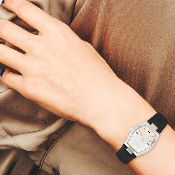 Reloj Concord para dama modelo La Scala Tonneau.