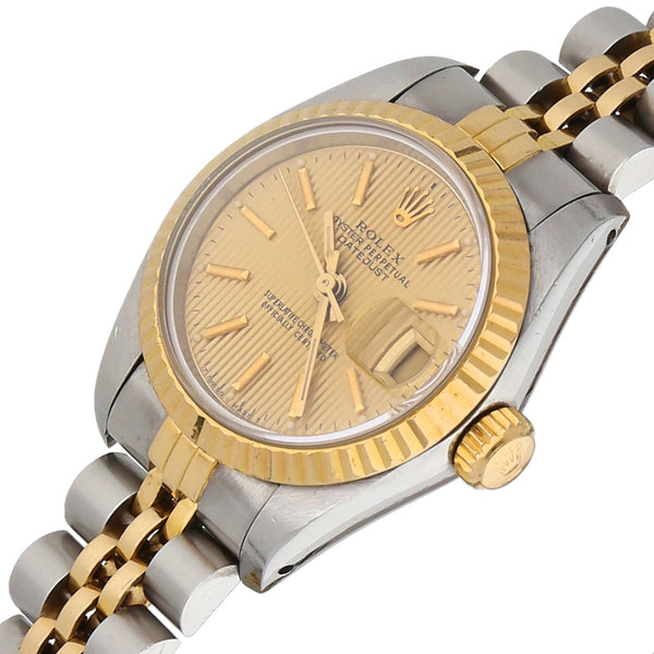 Reloj Rolex para dama modelo Oyster Perpetual DateJust vistas en oro amarillo 18 kilates.