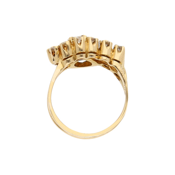 Anillo estilizado con diamantes en oro amarillo 18 kilates.