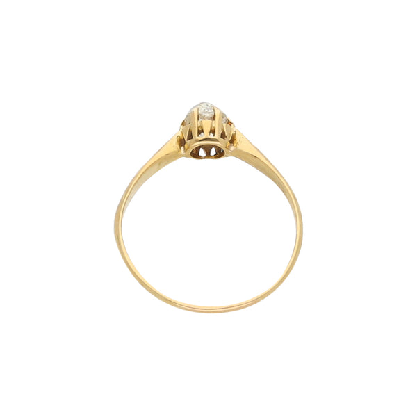 Anillo solitario con diamante en oro amarillo 18 kilates.