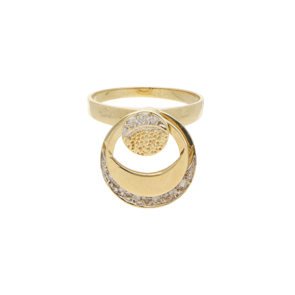 Anillo estilizado con aplicaciones giratorias con diamantes en oro amarillo 14 kilates.