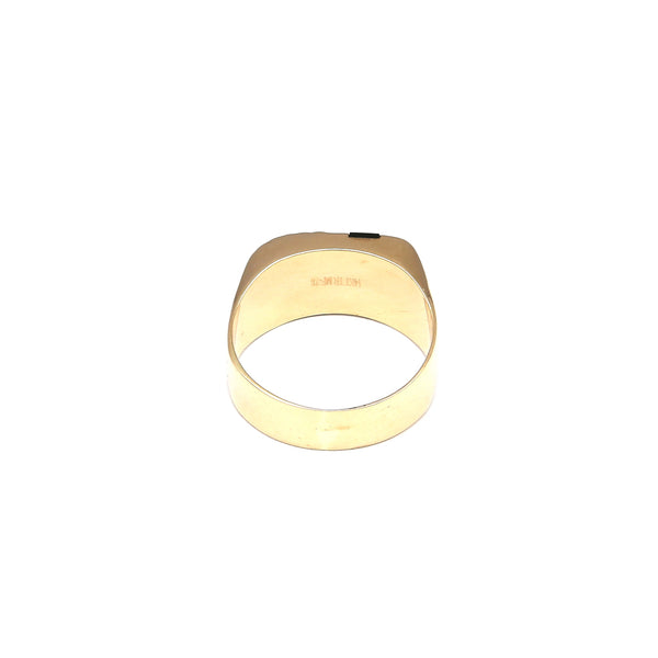 Anillo acanalado con ónix en oro amarillo 14 kilates.