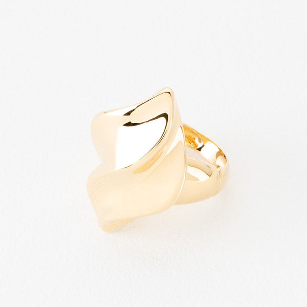 Anillo hueco en oro amarillo 14 kilates.