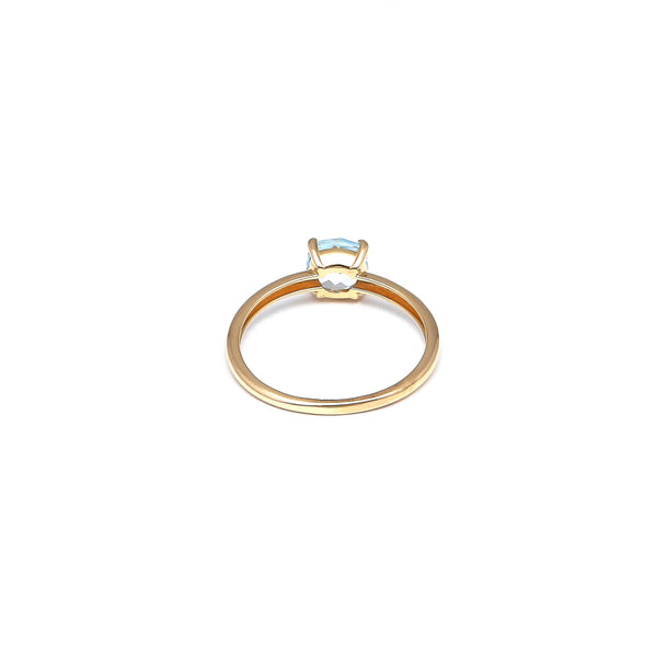 Anillo liso con sintético en oro amarillo 14 kilates.