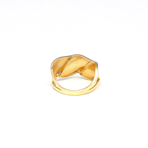 Anillo ondulado en oro amarillo 14 kilates.