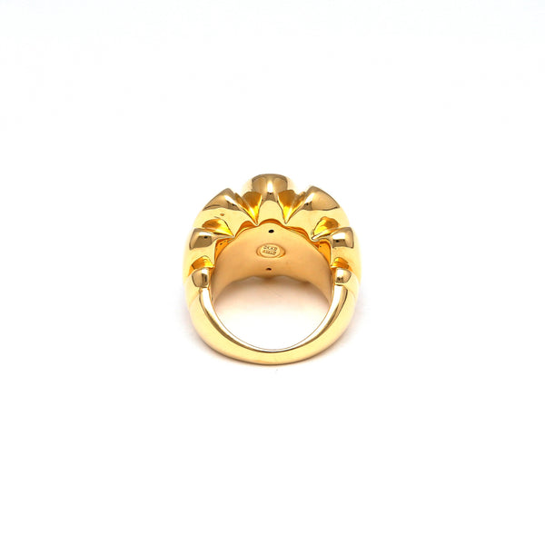 Anillo estilizado hueco en oro amarillo 14 kilates.