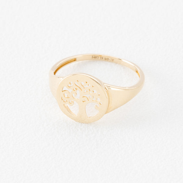 Anillo tipo sello motivo árbol de la vida en oro amarillo 14 kilates.