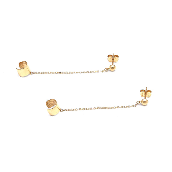 Aretes dobles con cadena diseño especial en oro amarillo 14 kilates.