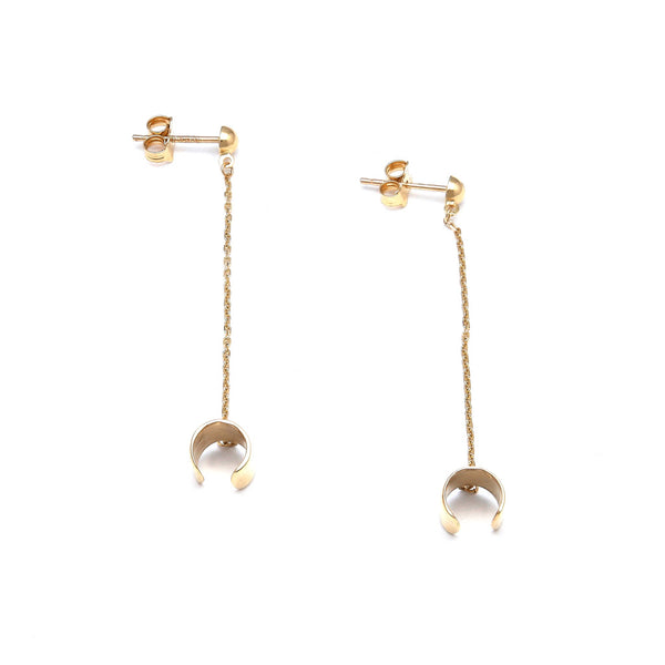 Aretes dobles con cadena diseño especial en oro amarillo 14 kilates.