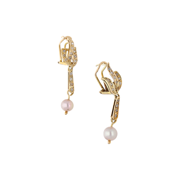 Aretes articulados con diamantes y perlas en oro amarillo 14 kilates.