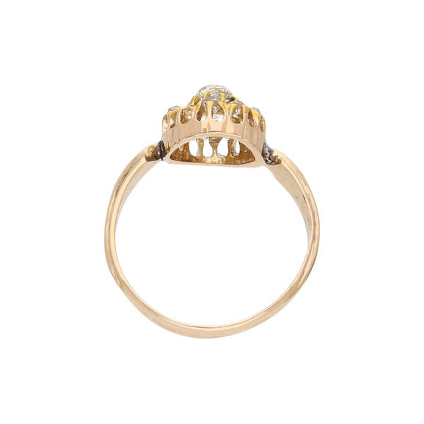 Anillo estilizado con diamantes en oro amarillo 14 kilates.