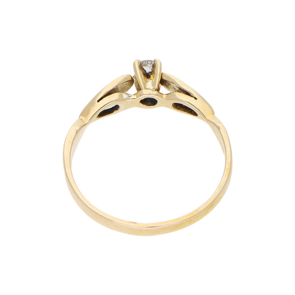 Anillo solitario con diamante en oro amarillo 14 kilates.