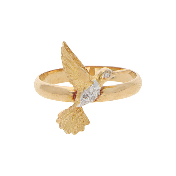 Anillo diseño especial motivo colibrí con diamantes en oro amarillo 18 kilates.