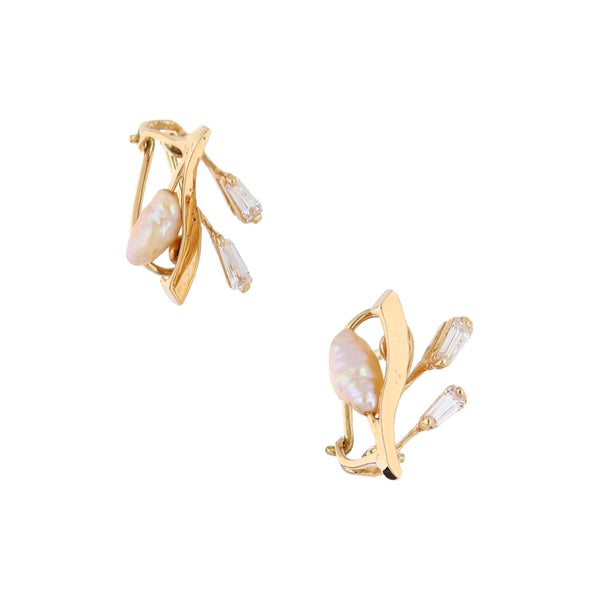 Aretes diseño especial con perlas y circonias en oro amarillo 14 kilates.