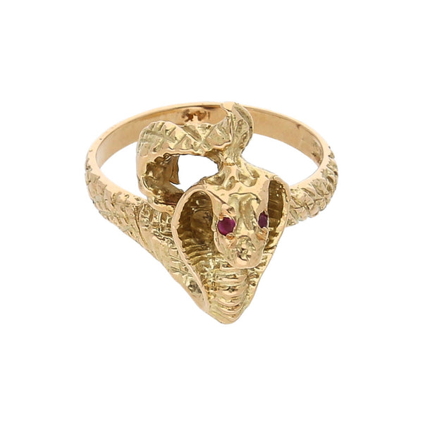 Anillo estilizado motivo cobra con sintéticos en oro amarillo 14 kilates.