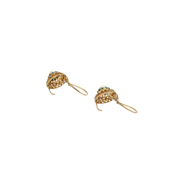 Aretes calados con perlas y turquesas en oro amarillo 14 kilates.