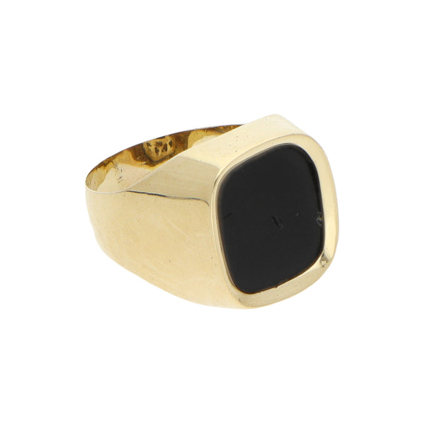 Anillo tipo sello con ónix en oro amarillo 14 kilates.