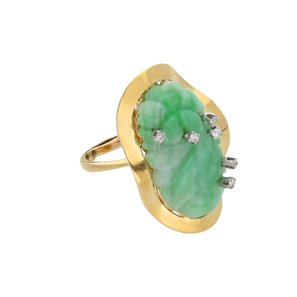 Anillo diseño especial con diamantes y jade en oro amarillo 18 kilates.