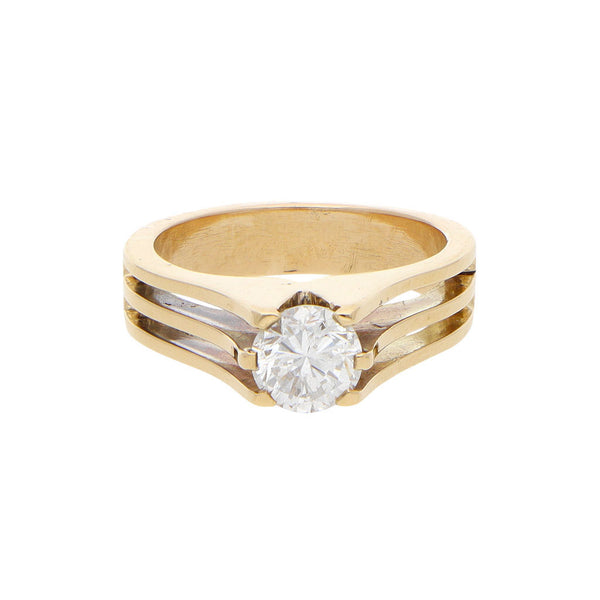 Anillo solitario con diamante en oro amarillo 18 kilates.