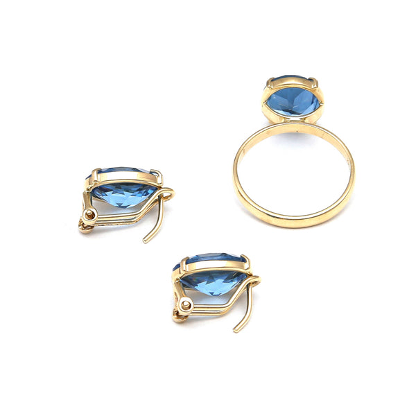 Juego de anillo y aretes diseño especial con topacios London blue en oro amarillo 14 kilates.