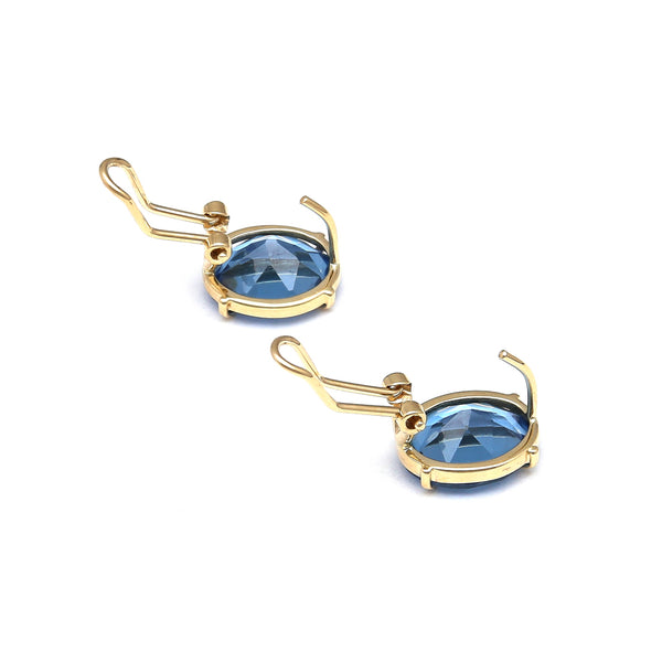 Juego de anillo y aretes diseño especial con topacios London blue en oro amarillo 14 kilates.